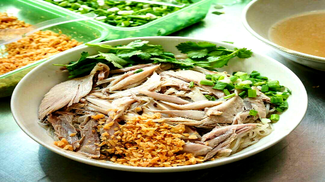 Menyelami Nikmatnya Bihun Bebek Medan