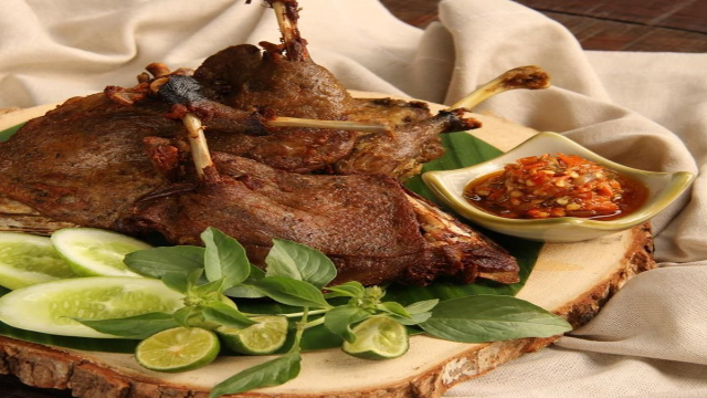 Bebek Goreng Renyah Bali: Pesona Kuliner Bebek Bengil